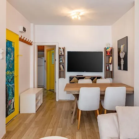 Central And Vibrant Flat In Besiktas