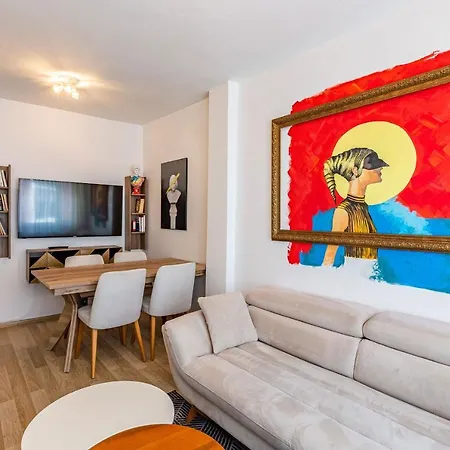 Central And Vibrant Flat In Besiktas Apartment