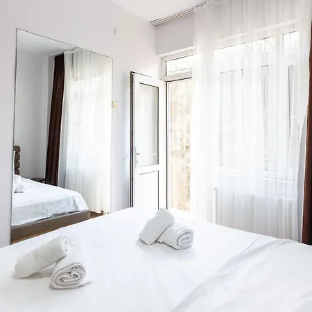 Central And Vibrant Flat In Besiktas